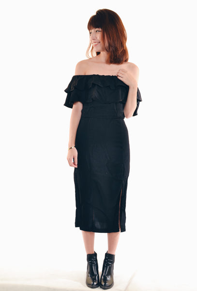 OFF SHOULDER FRILL DRESS IN BLACK